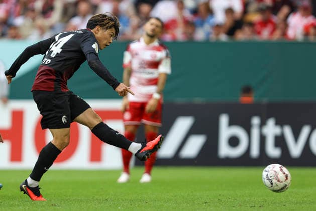 Yuito Suzuki (SC Freiburg) in Aktion, am Ball, Einzelaktion waehrend des Spiels der 1. Runde des DFB-Pokal zwischen Fortuna Duesseldorf und SC Freiburg, Merkur Spiel-Arena am 23. August 2026 in Duesseldorf, Deutschland. (Foto von Oliver Kaelke DeFodi Images) +++ Yuito Suzuki (SC Freiburg) controls the ball during the 1st round match of the DFB-Pokal between Fortuna Duesseldorf and SC Freiburg at Merkur Spiel-Arena on August 23, 2026 in Dusseldorf, Germany. (Photo by Oliver Kaelke DeFodi Images) DFB DFL REGULATIONS PROHIBIT ANY USE OF PHOTOGRAPHS AS IMAGE SEQUENCES AND OR QUASI-VIDEO. (Photo by Oliver Kaelke DeFodi Images) - *** Yuito Suzuki of SC Freiburg in action, on the ball, making a solo run during the first-round DFB Cup match between Fortuna Düsseldorf and SC Freiburg at the Merkur Spiel Arena on August 23, 2026, in Düsseldorf, Germany. Photo by Oliver Kaelke, DeFodi Images. Yuito Suzuki of SC Freiburg controls the ball during the first-round match of the DFB Cup between Fortuna Düsseldorf and SC Freiburg at Merkur Spiel Arena on August 23, 2026 in Düsseldorf, Germany. Photo by Oliver Kaelke, DeFodi Images. DFB and DFL regulations prohibit any use of photographs as image sequences and or quasi-video. Photo by Oliver Kaelke, DeFodi Images.