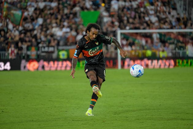 IPA87737555 - A shot of Venice s Gianluca Cristiano Busio during the Venezia FC vs. US Lecce Italian Serie A soccer match in Venice, Italy, on August 23, 2026  Copyright: xAlessioxMarini IPAxSportx xx 87737555