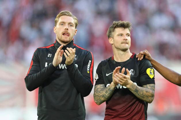Torwart Florian Mueller (SC Freiburg) und Lukas Kuebler (SC Freiburg) Schlussjubel, jubelt nach dem 1:5 Sieg waehrend des Spiels der 1. Runde des DFB-Pokal zwischen Fortuna Duesseldorf und SC Freiburg, Merkur Spiel-Arena am 23. August 2026 in Duesseldorf, Deutschland. (Foto von Oliver Kaelke DeFodi Images) +++ Torwart Florian Mueller (SC Freiburg) und Lukas Kuebler (SC Freiburg) celebrate after winning during the 1st round match of the DFB-Pokal between Fortuna Duesseldorf and SC Freiburg at Merkur Spiel-Arena on August 23, 2026 in Dusseldorf, Germany. (Photo by Oliver Kaelke DeFodi Images) DFB DFL REGULATIONS PROHIBIT ANY USE OF PHOTOGRAPHS AS IMAGE SEQUENCES AND OR QUASI-VIDEO. (Photo by Oliver Kaelke DeFodi Images) - *** Goalkeeper Florian Mueller of SC Freiburg and Lukas Kuebler of SC Freiburg celebrate after their 1-5 victory during the first-round match of the DFB Cup between Fortuna Düsseldorf and SC Freiburg at the Merkur Spiel Arena on August 23, 2026, in Düsseldorf, Germany. Photo by Oliver Kaelke, DeFodi Images. Goalkeeper Florian Mueller of SC Freiburg and Lukas Kuebler of SC Freiburg celebrate after winning the first-round match of the DFB Cup between Fortuna Düsseldorf and SC Freiburg at Merkur Spiel Arena on August 23, 2026 in Düsseldorf, Germany. Photo by Oliver Kaelke, DeFodi Images. DFB and DFL regulations prohibit any use of photographs as image sequences and or quasi-video. Photo by Oliver Kaelke, DeFodi Images.