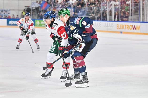 Dolomitencup 2026; Eisbären Berlin - Augsburger Panther; 23.08.2026 NEUMARKT, ITALY - 23. AUGUST: im Duell Tim WOHLGEMUTH (Augsburger Panther 33) und Kai WISSMANN (Eisbären Berlin 6) während dem Testspiel zwischen den Eisbären Berlin und den Augsburger Panthern beim Dolomitencup in der Würth Arena Neumarkt *** Dolomites Cup 2026 Eisbären Berlin vs. Augsburger Panther, August 23, 2026, NEUMARKT, ITALY, August 23: Tim WOHLGEMUTH of the Augsburger Panther (No. 33) and Kai WISSMANN of the Eisbären Berlin (No. 6) face off during the exhibition game between the Eisbären Berlin and the Augsburger Panther at the Dolomiten Cup in the Würth Arena in Neumarkt Copyright: xBEAUTIFULxSPORTS Goldbergx