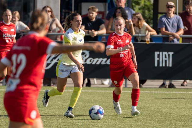 DÜDINGEN, FRIBOURG - AUGUST 23: Alice Ilaria Berti of FC Basel 1893 challenges Maelle Raetzo of SC Düdingen during the AXA Women’s Swiss Cup match between SC Düdingen and FC Basel 1893 at FKB Stadion Birchhölzli on August 23, 2026 in Düdingen, Fribourg, Switzerland.  Copyright: xLivioxBaeriswylx xSPPx Sportspressphoto_SPR213783