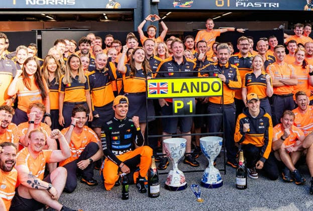 F1 Dutch Grand Prix - Lando Norris Celebrates Victory Lando Norris of McLaren Mastercard Formula 1 Team and McLaren Team celebrates their victory with trophies and champagne in front of their garage on race day during the 2026 Formula 1 Heineken Dutch Grand Prix at the Zandvoort Circuit in Zandvoort, Netherlands on August 23, 2026. Photo by Antoine Lapeyre Reveries Agency ABACAPRESS.COM Zandvoort Netherlands  Copyright: xAntoinexLapeyre ReveriesxAgency ABACAx