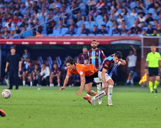 Trabzonspor v Basaksehir - Turkish Super Lig TRABZON, TURKIYE - AUGUST 23: Ruslan Malinovskyi (R) of Trabzonspor in action during the Turkish Super Lig week 2 football match between Trabzonspor and Istanbul Basaksehir at Papara Park in Trabzon, Turkiye on August 23, 2026. Hamza Onder Kuloglu Anadolu Trabzon Turkey. Editorial use only. Please get in touch for any other usage.  Copyright: x2026xAnadoluxHamzaxOnderxKuloglux