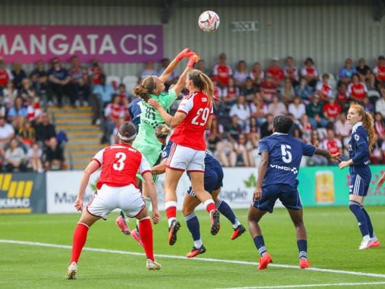 London Borehamwood, England - September 23: Obed Nkambadio of Paris FC punches ball away from goal during the pre season match between Arsenal Women and Paris FC, at Mangata Developments Stadium, Meadow Park on September 23, 2026 in London, England Photo credit: Jody Demay-Davies SPP  Copyright: xJodyxDemay-Daviesx xSPPx Sportspressphoto_SPR213815