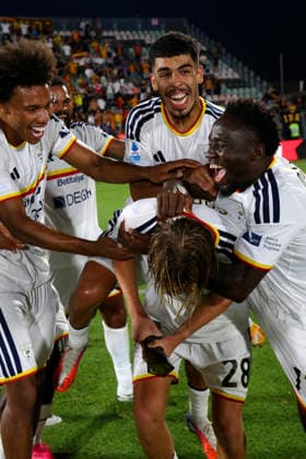 Lecce™s Olaf Gorter 28 celebration in the end during the Serie A soccer match between Venezia FC and US Lecce in the Pier Luigi Penzo Stadium di Venice,north east Italy - August 23, 2026. - Soccer  Copyright: xPaolaxGarbuio LaPressex