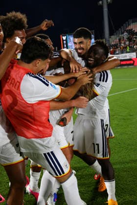 Lecce™s Olaf Gorter 28 celebration in the end during the Serie A soccer match between Venezia FC and US Lecce in the Pier Luigi Penzo Stadium di Venice,north east Italy - August 23, 2026. - Soccer  Copyright: xPaolaxGarbuio LaPressex