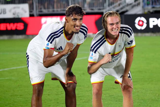 Lecce™s Olaf Gorter 28 and Lecce™s Tiago Gabriel 44 celebration in the end celebration in the end during the Serie A soccer match between Venezia FC and US Lecce in the Pier Luigi Penzo Stadium di Venice,north east Italy - August 23, 2026. - Soccer  Copyright: xPaolaxGarbuio LaPressex