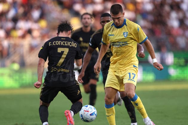 SOCCER - Serie A - Frosinone Calcio vs. Juventus FC Photo by IPA ABACAPRESS.COM87736125 - Frosinone, Italy — August 23, 2026: Francisco Conceicao (forward) of Juventus FC and Kerim Sam Alajbegovic (forward) of Frosinone Calcio in action during the 2026–2027 Italian Serie A-Enilive Championship soccer match between Frosinone Calcio and Juventus FC at Benito Stirpe Stadium. Frosinone Italy  Copyright: xIPAxSport ABACAx
