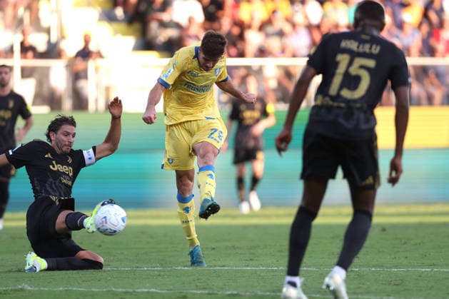 SOCCER - Serie A - Frosinone Calcio vs. Juventus FC Photo by IPA ABACAPRESS.COM87735940 - Frosinone, Italy - August 23, 2026: Manuel Locatelli (midfielder) of Juventus FC and Gabriele Bracaglia (defender) of Frosinone Calcio in action during the 2026–2027 Italian Serie A – Enilive Championship soccer match between Frosinone Calcio and Juventus FC at Benito Stirpe Stadium. Frosinone Italy  Copyright: xIPAxSport ABACAx