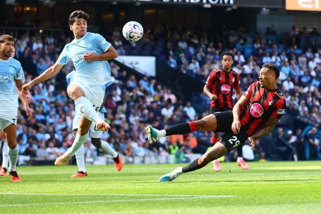 Daniel Jebbison of AFC Bournemouth has his header saved by Gianluigi Donnarumma of Manchester City Manchester City v AFC Bournemouth, Premier League Football, Football, Etihad Stadium, Manchester, UK - 23 Aug 2026Manchester Etihad Stadium United Kingdom EDITORIAL USE ONLY No use with unauthorised audio, video, data, fixture lists, club league logos or live services. Online in-match use limited to 120 images, no video emulation. No use in betting, games or single club league player publications.  Copyright: xPaulxCurrie Shutterstockx 17112312di