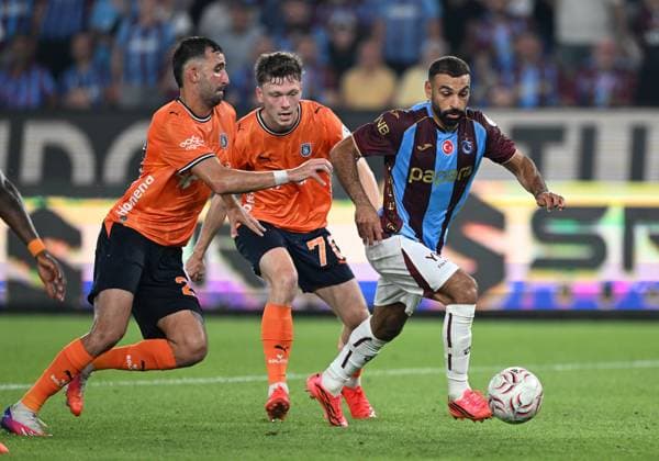 Trabzonspor v Basaksehir - Turkish Super Lig TRABZON, TURKIYE - AUGUST 23 : Mohamed Salah of Trabzonspor in action against Emin Bayram and Skov Olsen of Basaksehir during the Turkish Super Lig match between Trabzonspor and Istanbul Basaksehir at Papara Park in Trabzon, Turkiye on August 23, 2026. Hakan Burak Altunoz Anadolu Trabzon Turkey. Editorial use only. Please get in touch for any other usage.  Copyright: x2026xAnadoluxHakanxBurakxAltunozx