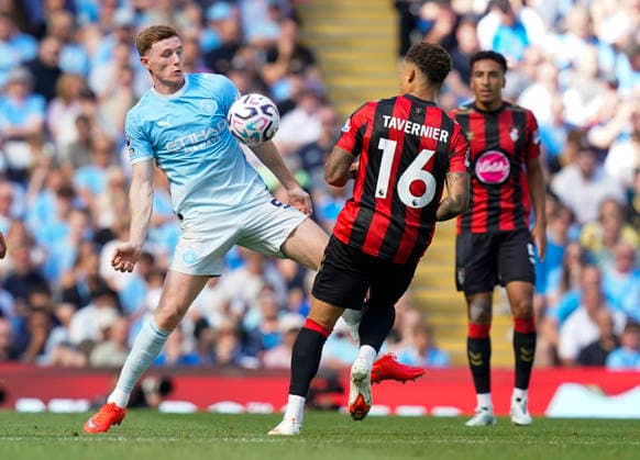 Manchester, England, 23rd August 2026. Elliot Anderson of Manchester City (L) challenges Marcus Tavernier of AFC Bournemouth during the Manchester City vs AFC Bournemouth Premier League match at the Etihad Stadium, Manchester. Picture credit should read: Andrew Yates Sportimage EDITORIAL USE ONLY. No use with unauthorised audio, video, data, fixture lists, club league logos or live services. Online in-match use limited to 120 images, no video emulation. No use in betting, games or single club league player publications. SPI_097_AY_Man_City_Bournemouth SPI-4930-0095