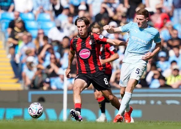 Manchester, England, 23rd August 2026. Alex Scott of AFC Bournemouth (L) challenges Elliot Anderson of Manchester City during the Manchester City vs AFC Bournemouth Premier League match at the Etihad Stadium, Manchester. Picture credit should read: Andrew Yates Sportimage EDITORIAL USE ONLY. No use with unauthorised audio, video, data, fixture lists, club league logos or live services. Online in-match use limited to 120 images, no video emulation. No use in betting, games or single club league player publications. SPI_098_AY_Man_City_Bournemouth SPI-4930-0096