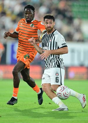 Alanyaspor v Besiktas - Turkish Super Lig ANTALYA, TURKIYE - AUGUST 23: Besiktas player Salih Ozcan (6) competes during the Turkish Super Lig 2nd week match between Corendon Alanyaspor and Besiktas at Alanya Oba Stadium in Antalya, Turkiye on August 23, 2026. Orhan Cicek Anadolu Antalya Turkey. Editorial use only. Please get in touch for any other usage.  Copyright: x2026xAnadoluxOrhanxCicekx