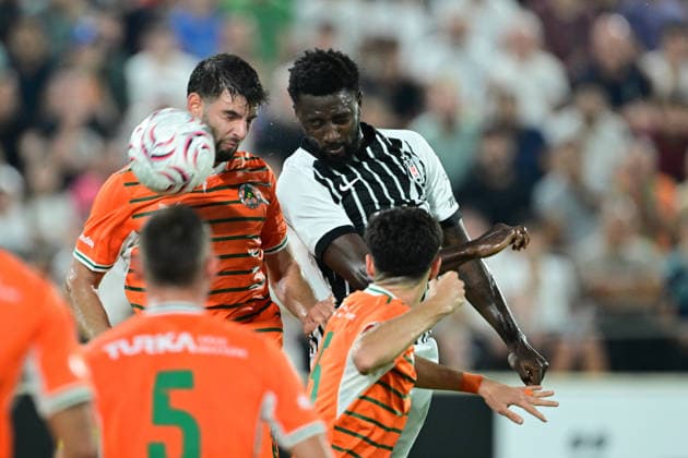 Alanyaspor v Besiktas - Turkish Super Lig ANTALYA, TURKIYE - AUGUST 23: Besiktas player Wilfred Ndidi (R) competes with opponents during the Turkish Super Lig 2nd week match between Corendon Alanyaspor and Besiktas at Alanya Oba Stadium in Antalya, Turkiye on August 23, 2026. Orhan Cicek Anadolu Antalya Turkey. Editorial use only. Please get in touch for any other usage.  Copyright: x2026xAnadoluxOrhanxCicekx