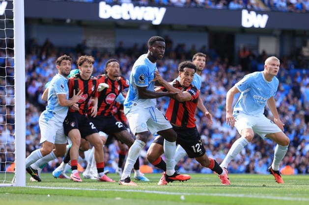Football - Premier League - Manchester City v Bournemouth 23rd August 2026 - Premier League - Manchester City v Bournemouth - Marc Guehi of Manchester City tussles with Tyler Adams of Bournemouth - Photo: Simon Stacpoole Offside. Manchester UK *** Fußball: Premier League – Manchester City gegen Bournemouth, 23. August 2026 Premier League – Manchester City gegen Bournemouth: Marc Guehi von Manchester City im Zweikampf mit Tyler Adams von Bournemouth. Foto: Simon Stacpoole. Abseits. Manchester, Großbritannien  Copyright: xSimonxStacpoolexOffside
