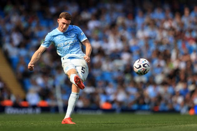 23rd August 2026; Etihad Stadium, Manchester, Lancashire, England; Premier League Football, Manchester City versus AFC Bournemouth; Elliot Anderson of Manchester City passes the ball DavidxBlunsden