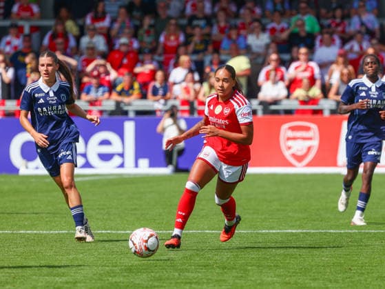 London Borehamwood, England - September 23: Oliva Smith with ball during the pre season match between Arsenal Women and Paris FC, at Mangata Developments Stadium, Meadow Park on September 23, 2026 in London, England Photo credit: Jody Demay-Davies SPP  Copyright: xJodyxDemay-Daviesx xSPPx Sportspressphoto_SPR213873