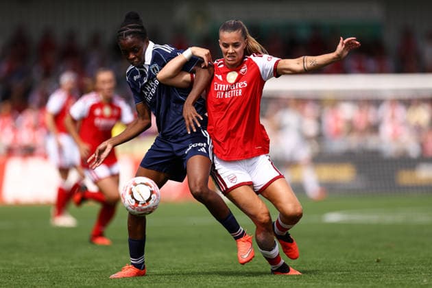 Arsenal v Paris FC Women 23 August 2026, Borehamwood - Pre Season Friendly - Arsenal v Paris FC Women - Hillary Diaz of Paris FC and Selina Cerci of Arsenal - Photo: Jacques Feeney Offside. Borehamwood UK *** Arsenal gegen Paris FC Women, 23. August 2026, Borehamwood – Freundschaftsspiel zur Saisonvorbereitung: Arsenal gegen Paris FC Women. Hillary Diaz vom Paris FC und Selina Cerci von Arsenal. Foto: Jacques Feeney. Abseits. Borehamwood, Großbritannien  Copyright: xJacquesxFeeneyx xOffsidexOffside