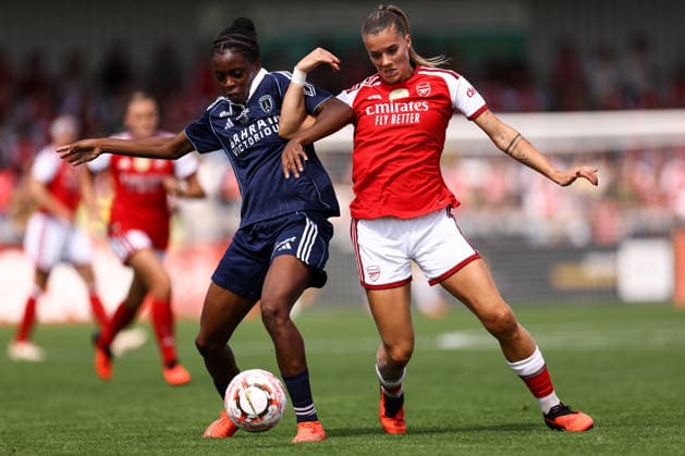 Arsenal v Paris FC Women 23 August 2026, Borehamwood - Pre Season Friendly - Arsenal v Paris FC Women - Hillary Diaz of Paris FC and Selina Cerci of Arsenal - Photo: Jacques Feeney Offside. Borehamwood UK *** Arsenal gegen Paris FC Women, 23. August 2026, Borehamwood – Freundschaftsspiel zur Saisonvorbereitung: Arsenal gegen Paris FC Women. Hillary Diaz vom Paris FC und Selina Cerci von Arsenal. Foto: Jacques Feeney. Abseits. Borehamwood, Großbritannien  Copyright: xJacquesxFeeneyx xOffsidexOffside