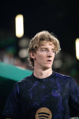 August 23, 2026, Elche, Alicante, Spain: GORDON during the match between Elche CF and FC Barcelona, Barca from LaLiga EASports, matchweek 2, disputed at the MartoÂ­nez Valero stadium, Alicant Soccer 2026: Elche CF Vs FC Barcelona  - ZUMAc290 20260823_zsp_c290_012 Copyright: xJordixCantox
