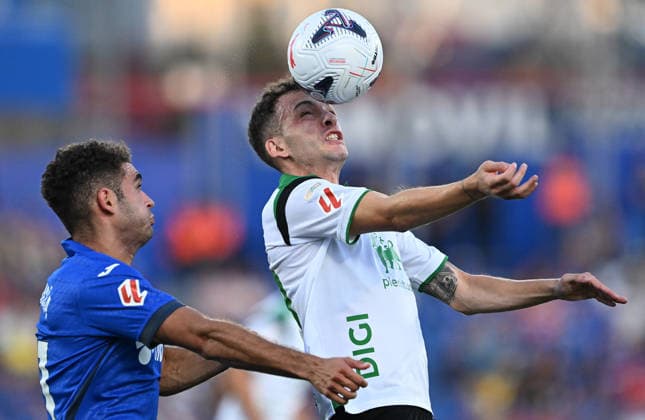 Getafe v Racing de Santander - La Liga MADRID, SPAIN - AUGUST 23: Inigo Vicente (L) of Racing de Santander in action against Andres Garcia Robledo (R) of Getafe during the La Liga 2nd week football match between Getafe and Real Racing Club Santander at Coliseum Alfonso Perez Stadium in Madrid, Spain on August 23, 2026. Burak Akbulut Anadolu Madrid Spain. Editorial use only. Please get in touch for any other usage.  Copyright: x2026xAnadoluxBurakxAkbulutx