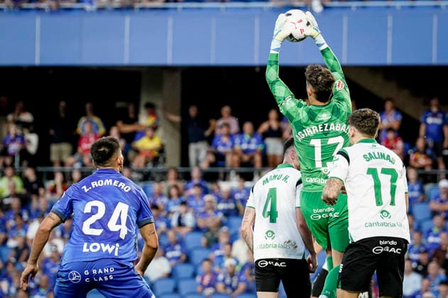 August 23, 2026, Getafe, Madrid, Spain: Julen Agirrezabala of Real Racing Club in action during the Spanish League, LaLiga EA Sports, football match played between Getafe CF and Real Racing Club de Santander at Coliseum de Getafe stadium on August 23, 2026, in Getafe, Madrid, Spain. Getafe CF V Real Racing Club De Santander - LaLiga EA Sports  - ZUMAa181 20260823_zaa_a181_150 Copyright: xAngelxPerezxMecax