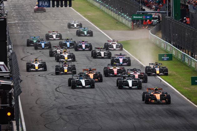 F1 - DUTCH GRAND PRIX 2026 start of the race, depart, 01 NORRIS Lando (gbr), McLaren F1 Team MCL40, 12 KIMI ANTONELLI Andrea (ita), Mercedes AMG F1 Team W17, 63 RUSSELL George (gbr), Mercedes AMG F1 Team W17, action during the Formula 1 Dutch Grand Prix 2026, 12th round of the 2026 Formula One World Championship, WM, Weltmeisterschaft from August 21 to 23, 2026 on the Circuit Zandvoort, in Zandvoort, Netherlands - ZandvoortNetherlands  Copyright: xANTONINxVINCENTx