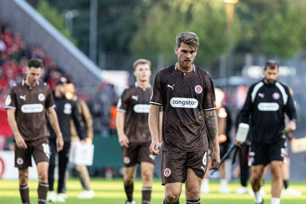 DFB-Pokal, 2026 2027, 1. Runde: Rot-Weiss Essen - FC St. Pauli; 23.08.2026 Marcus Mathisen (FC St. Pauli, 6) traurig nach dem Spiel. DFB-Pokal, 2026 2027, 1. Runde: Rot-Weiss Essen - FC St. Pauli; Stadion an der Hafenstraße, Essen; 23.08.2026 DFB regulations prohibit any use of photographs as image sequences and or quasi video. *** DFB Cup, 2026–2027, 1st Round: Rot-Weiss Essen vs. FC St. Pauli, August 23, 2026; Marcus Mathisen of FC St. Pauli, No. 6, looking sad after the game; DFB Cup, 2026–2027, First Round: Rot-Weiss Essen vs. FC St. Pauli, Stadion an der Hafenstraße, Essen, August 23, 2026. DFB regulations prohibit any use of photographs as image sequences and or quasi-video. Copyright: xBEAUTIFULxSPORTS Buriakovx