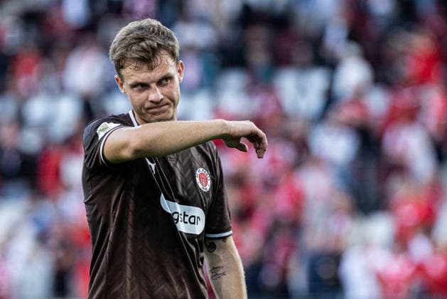 DFB-Pokal, 2026 2027, 1. Runde: Rot-Weiss Essen - FC St. Pauli; 23.08.2026 David Nemeth (FC St. Pauli, 4) traurig nach dem Spiel. DFB-Pokal, 2026 2027, 1. Runde: Rot-Weiss Essen - FC St. Pauli; Stadion an der Hafenstraße, Essen; 23.08.2026 DFB regulations prohibit any use of photographs as image sequences and or quasi video. *** DFB Cup, 2026–2027, 1st Round: Rot-Weiss Essen vs. FC St. Pauli, August 23, 2026; David Nemeth of FC St. Pauli, looking sad after the game; DFB Cup, 2026–2027, First Round: Rot-Weiss Essen vs. FC St. Pauli, Stadion an der Hafenstraße, Essen, August 23, 2026. DFB regulations prohibit any use of photographs as image sequences and or quasi-video. Copyright: xBEAUTIFULxSPORTS Buriakovx