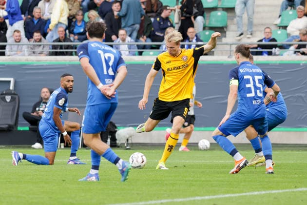23.08.2026, xgrfx, Fussball DFB Pokal 1.Runde, SV Westfalia Rhynern - Dynamo Dresden v.l. Vincent Vermeij (Dynamo Dresden), Michael Wiese (SV Westfalia Rhynern) (DFL DFB REGULATIONS PROHIBIT ANY USE OF PHOTOGRAPHS as IMAGE SEQUENCES and or QUASI-VIDEO) Münster *** August 23, 2026, xgrfx, Soccer DFB Cup 1st Round, SV Westfalia Rhynern vs. Dynamo Dresden, Vincent Vermeij (Dynamo Dresden), Michael Wiese (SV Westfalia Rhynern). DFL and DFB regulations prohibit any use of photographs as image sequences and or quasi-video. Münster