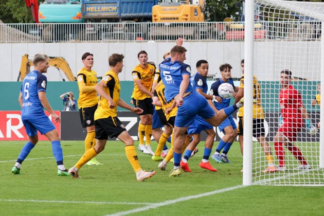23.08.2026, xgrfx, Fussball DFB Pokal 1.Runde, SV Westfalia Rhynern - Dynamo Dresden v.l. Philipp Ratz rettet den Ball auf der Linie (SV Westfalia Rhynern) (DFL DFB REGULATIONS PROHIBIT ANY USE OF PHOTOGRAPHS as IMAGE SEQUENCES and or QUASI-VIDEO) Münster *** August 23, 2026, xgrfx, Soccer DFB Cup First Round, SV Westfalia Rhynern vs. Dynamo Dresden: Philipp Ratz saves the ball on the line. SV Westfalia Rhynern. DFL and DFB regulations prohibit any use of photographs as image sequences and or quasi-video. Münster
