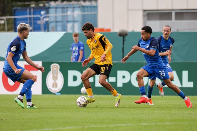 23.08.2026, xgrfx, Fussball DFB Pokal 1.Runde, SV Westfalia Rhynern - Dynamo Dresden v.l. Ben Bobzien (Dynamo Dresden), Elias Kourouma (SV Westfalia Rhynern) (DFL DFB REGULATIONS PROHIBIT ANY USE OF PHOTOGRAPHS as IMAGE SEQUENCES and or QUASI-VIDEO) Münster *** August 23, 2026, xgrfx, Soccer DFB Cup First Round, SV Westfalia Rhynern vs. Dynamo Dresden, Ben Bobzien (Dynamo Dresden), Elias Kourouma (SV Westfalia Rhynern). DFL and DFB regulations prohibit any use of photographs as image sequences and or quasi-video. Münster