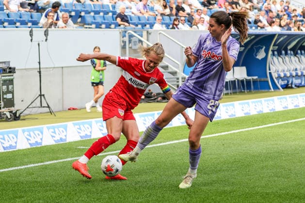 Maximiliane Rall (VfB Stuttgart, 8), Chiara Marie Hahn (TSG 1899 Hoffenheim, 23) Fussball: Google Pixel Frauen-Bundesliga, 1. Spieltag, TSG 1899 Hoffenheim vs. VfB Stuttgart am 23.08.2026 in Sinsheim (SNP Arena), Deutschland Sinsheim SNP Arena Deutschland *** Maximiliane Rall, VfB Stuttgart, 8; Chiara Marie Hahn, TSG 1899 Hoffenheim, 23; Soccer; Google Pixel; Women s Bundesliga; Matchday 1, TSG 1899 Hoffenheim vs. VfB Stuttgart on August 23, 2026, at Sinsheim SNP Arena, Germany Sinsheim SNP Arena Germany Copyright: xFranzxReindelx