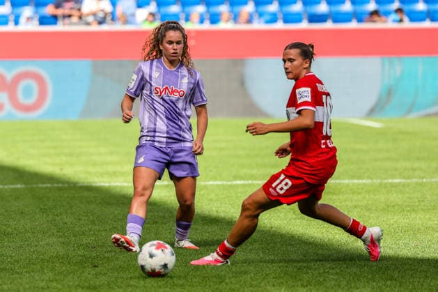 Laia Martret Jimenez (TSG 1899 Hoffenheim, 21), Julia Mickenhagen (VfB Stuttgart, 18) Fussball: Google Pixel Frauen-Bundesliga, 1. Spieltag, TSG 1899 Hoffenheim vs. VfB Stuttgart am 23.08.2026 in Sinsheim (SNP Arena), Deutschland Sinsheim SNP Arena Deutschland *** Laia Martret Jimenez, TSG 1899 Hoffenheim, 21; Julia Mickenhagen, VfB Stuttgart, 18; Soccer; Google Pixel; Women s Bundesliga; Matchday 1, TSG 1899 Hoffenheim vs. VfB Stuttgart on August 23, 2026, at Sinsheim SNP Arena, Germany Sinsheim SNP Arena, Germany Copyright: xFranzxReindelx