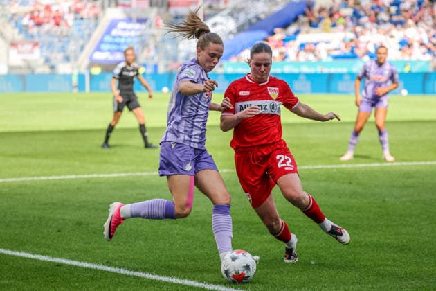 Valesca Ampoorter (TSG 1899 Hoffenheim, 10), Adriana Achcinska (VfB Stuttgart, 22) Fussball: Google Pixel Frauen-Bundesliga, 1. Spieltag, TSG 1899 Hoffenheim vs. VfB Stuttgart am 23.08.2026 in Sinsheim (SNP Arena), Deutschland Sinsheim SNP Arena Deutschland *** Valesca Ampoorter, TSG 1899 Hoffenheim, 10; Adriana Achcinska, VfB Stuttgart, 22; Soccer; Google Pixel; Women s Bundesliga; Matchday 1, TSG 1899 Hoffenheim vs. VfB Stuttgart on August 23, 2026, at the Sinsheim SNP Arena, Germany Sinsheim SNP Arena Germany Copyright: xFranzxReindelx