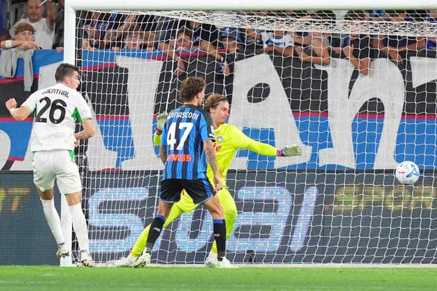 Sassulo s Cas Odenthal scores goal 1-1 during the Serie A soccer match between Atalanta and Sassuolo the New Balance Arena in Bergamo, north Italy - Sunday , August 23 , 2026. - Soccer  Copyright: xSpada LaPressex