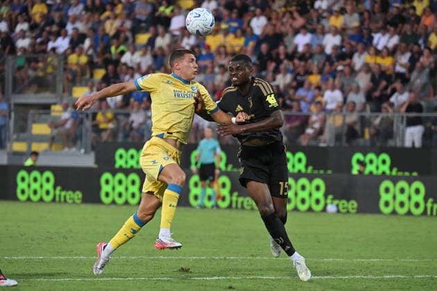 IPA87740466 - Giorgi Kvernadze of Frosinone and Pierre Kalulu of Juventus during the 2026–2027 Serie A match between Frosinone and Juventus at Benito Stirpe Stadium in Frosinone, Italy, on August 23, 2026. Mattia Vian  Copyright: xMattiaxVian IPAxSportx xx 87740466