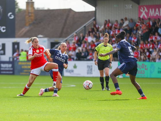 London Borehamwood, England - September 23: Alessia Russo of Arsenal runs up field with ball during the pre season match between Arsenal Women and Paris FC, at Mangata Developments Stadium, Meadow Park on September 23, 2026 in London, England Photo credit: Jody Demay-Davies SPP  Copyright: xJodyxDemay-Daviesx xSPPx Sportspressphoto_SPR214047