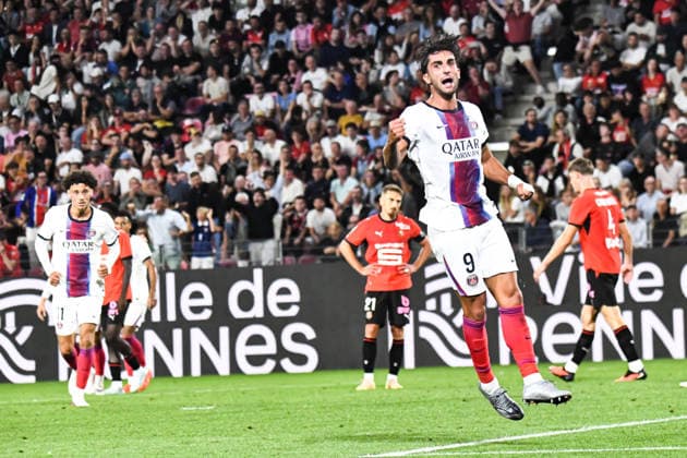 FOOTBALL : Stade Rennais vs Paris SG - Ligue 1 - JournÃ e 1 - 23 08 2026 Joie des joueurs du Paris SG aprÃ s le 2e but de Ferran Torres (Paris SG) RennesFrance  Copyright: xBaptistexAutissierx
