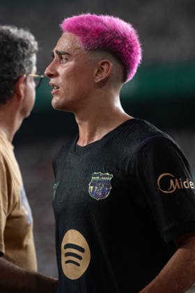 August 23, 2026, Elche, Alicante, Spain: 6 GAVI injured going out during the match between Elche CF and FC Barcelona, Barca from LaLiga EASports, matchweek 2, disputed at the MartoÂ­nez Valero stadium, Alicante Elche Spain - ZUMAc290 20260823_zsp_c290_026 Copyright: xJordixCantox