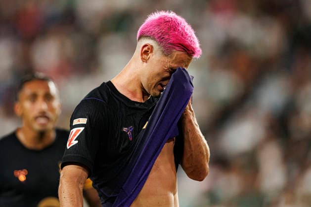 Gavi seen leaving pitch injured during LaLiga EA SPORTS 2026 2027 game between teams of Elche CF and FC Barcelona, Barca (Maciej Rogowski Ball Raw Images) Elche Manuel Martinez Stadium Spain Copyright: xMaciejxRogowskix maciejrogowski_elche_barcelona_2627-7