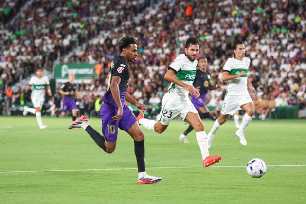 Spain - LaLiga EA - Elche CF vs FC Barcelona, Barca - 23 08 2026 SPAIN, ELCHE, AUGUST 23. Lamine Yamal of FC Barcelona Is challenged by Victor Chust of Elche during the LaLiga EA Sports football match between Elche CF and FC Barcelona on August 23, 2026 at Estadio Manuel Martinez Valero in Elche, Spain. Photo by Manuel Blondeau AOP.Press Elche Estadio Manuel Martinez Valero Valencian Community Spain Copyright: x ManuelxBlondeau AOP.Pressx AOP20260823-002
