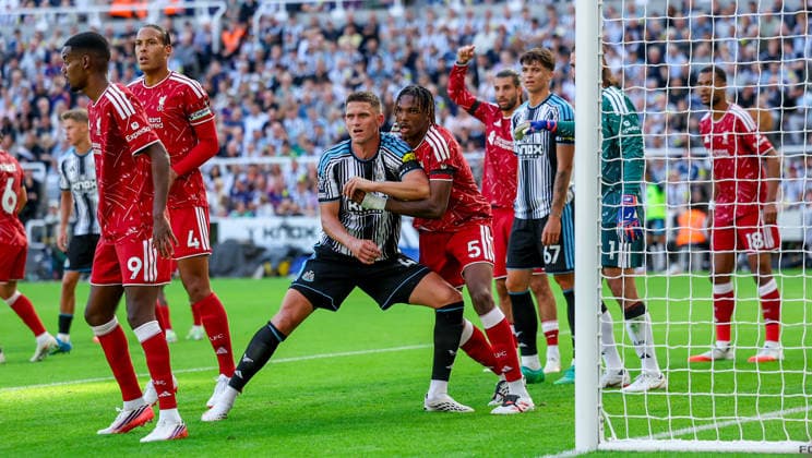 Newcastle United v Liverpool, Premier League Newcastle United defender Sven Botman (4) and Liverpool defender JÃ rÃ my Jacquet (5) during the Premier League match between Newcastle United and Liverpool at St. James s Park, Newcastle, UK on 23 August 2026. Editorial use only DataCo restrictions apply See www.football-dataco.com , Copyright: xSimonxDaviesx PSI-24722-0098