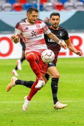 23.08.2026, xkkux, Fußball, Fortuna Düsseldorf - SC Freiburg, 1. Runde DFB-Pokal 2026 27, MERKUR SPIEL-ARENA, Saison 2026 2027: Matthias Zimmermann (Fortuna Düsseldorf 25) im Zweikampf gegen Philipp Lienhart (SC Freiburg 03) DFB regulations prohibit any use of photographs as image sequences and or quasi-video. Nordrhein-Westfalen Deutschland *** August 23, 2026, xkkux, Soccer, Fortuna Düsseldorf vs. SC Freiburg, 1st Round of the 2026–27 DFB Cup, MERKUR SPIEL ARENA, 2026–2027 season: Matthias Zimmermann of Fortuna Düsseldorf (No. 25) in a tackle against Philipp Lienhart of SC Freiburg (No. 03). DFB regulations prohibit any use of photographs as image sequences and or quasi-video. North Rhine-Westphalia, Germany