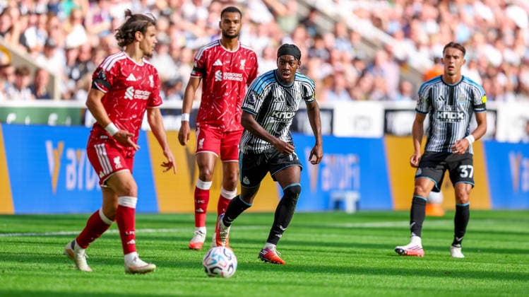 Newcastle United v Liverpool, Premier League Newcastle United forward Anthony Elanga (19) during the Premier League match between Newcastle United and Liverpool at St. James s Park, Newcastle, UK on 23 August 2026. Editorial use only DataCo restrictions apply See www.football-dataco.com , Copyright: xSimonxDaviesx PSI-24722-0141