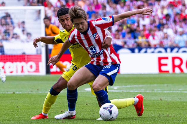 ESP: Atletico de Madrid v Villarreal CF La Liga EA Sports Kang In Lee of Atletico de Madrid protects the ball against Santiago Comesana of Villarreal during La Liga EA Sports match between Atletico de Madrid and Villarreal CF at Estadio Riyadh Air Metropolitano on August 23, 2026 in Madrid, Spain. Madrid Madrid Spain Football *** ESP Atlético de Madrid vs. Villarreal CF La Liga EA Sports Kang In Lee of Atlético de Madrid shields the ball from Santiago Comesana of Villarreal during a La Liga EA Sports match between Atlético de Madrid and Villarreal CF at Estadio Riyadh Air Metropolitano on August 23, 2026 in Madrid, Spain Madrid Madrid Spain Soccer Copyright: xAlejandroxMatiasx
