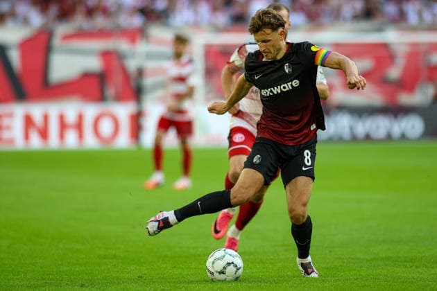23.08.2026, GER, Fussball, Herren, DFB Pokal , Saison 2026 2027, Fortuna Düsseldorf - SC Freiburg Maximilian Eggestein (SCF) in Aktion am Ball, Einzelaktion *** August 23, 2026, GER, Soccer, Men s, DFB Cup, 2026–2027 Season, Fortuna Düsseldorf vs. SC Freiburg; Maximilian Eggestein (SCF) in action with the ball, solo play Copyright: xSvenxHanischx