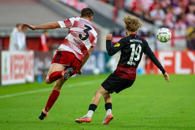 23.08.2026, GER, Fussball, Herren, DFB Pokal , Saison 2026 2027, Fortuna Düsseldorf - SC Freiburg Dominique Heintz (F95) und Niklas Beste (SCF) im Kampf um den Ball *** August 23, 2026, Germany, Soccer, Men s, DFB Cup, 2026–2027 Season, Fortuna Düsseldorf vs. SC Freiburg: Dominique Heintz (F95) and Niklas Beste (SCF) battle for the ball Copyright: xSvenxHanischx