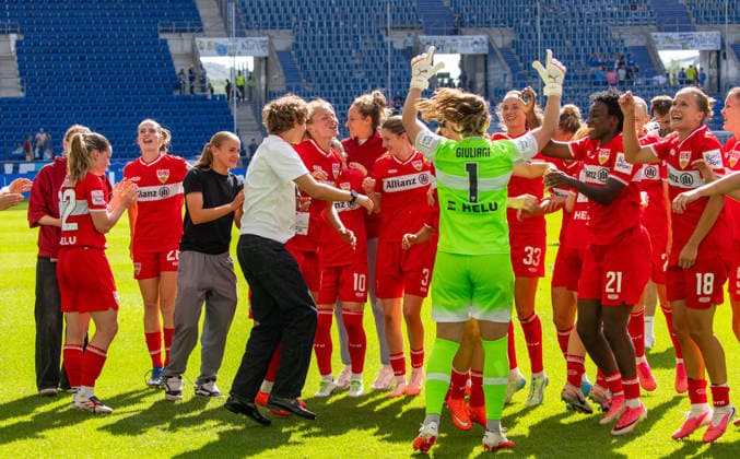 23.08.26 Frauen TSG 1899 Hoffenheim - VfB Stuttgart Deutschland, Stuttgart, 23.08.2026, Fussball, Frauen, Bundesliga, Saison 2026 2027, TSG 1899 Hoffenheim - VfB Stuttgart: Team Mannschaft Spielerinnen VfB Stuttgart Schlussjubel. *** August 23, 2026 Women s TSG 1899 Hoffenheim vs. VfB Stuttgart Germany, Stuttgart, August 23, 2026, Soccer, Women s, Bundesliga, 2026–2027 Season, TSG 1899 Hoffenheim vs. VfB Stuttgart, Team, Squad, VfB Stuttgart Players, Victory Celebration